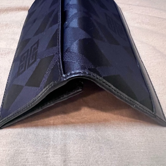 Givenchy Bifold Long Wallet  Black Unisex - Picture 10 of 11